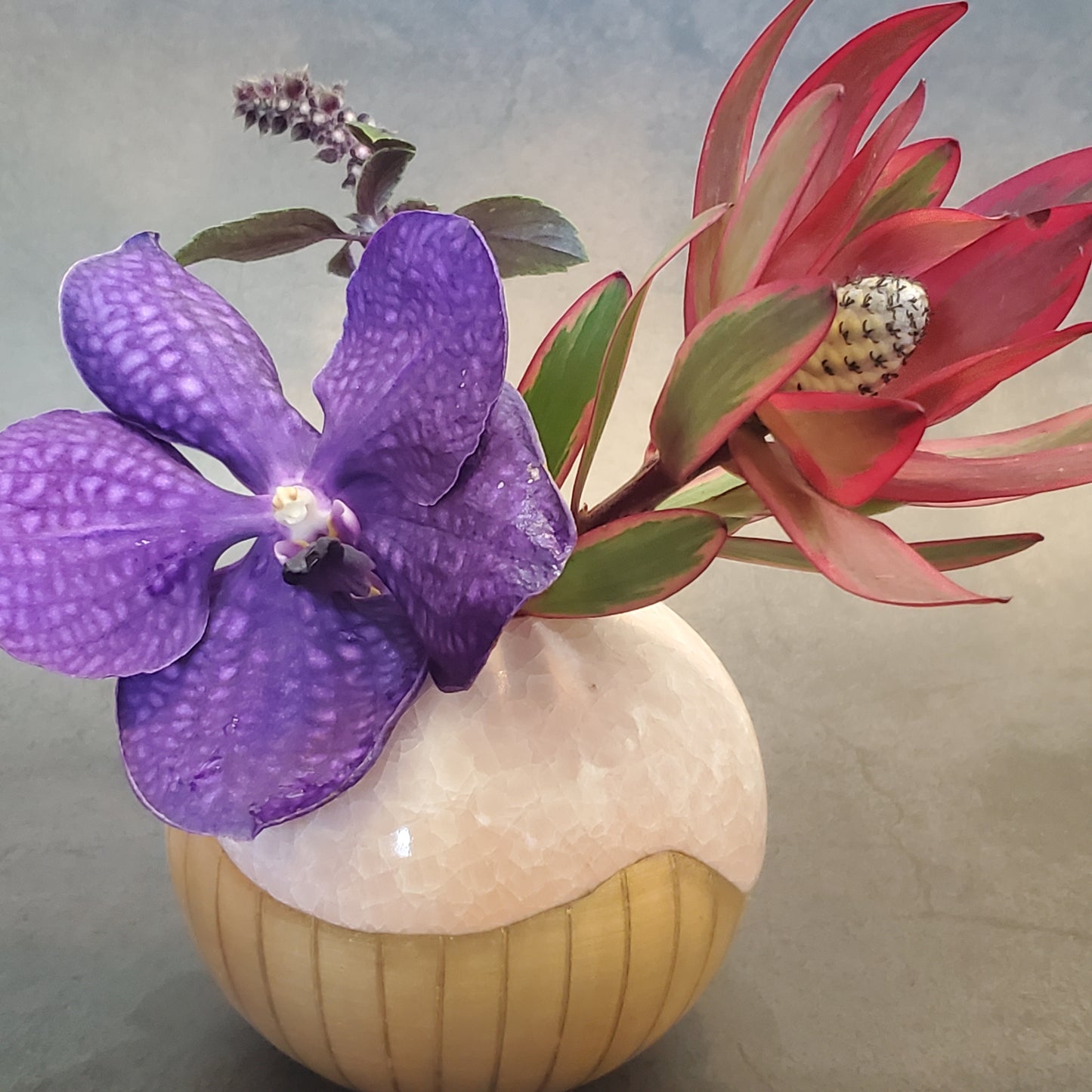 vase pink