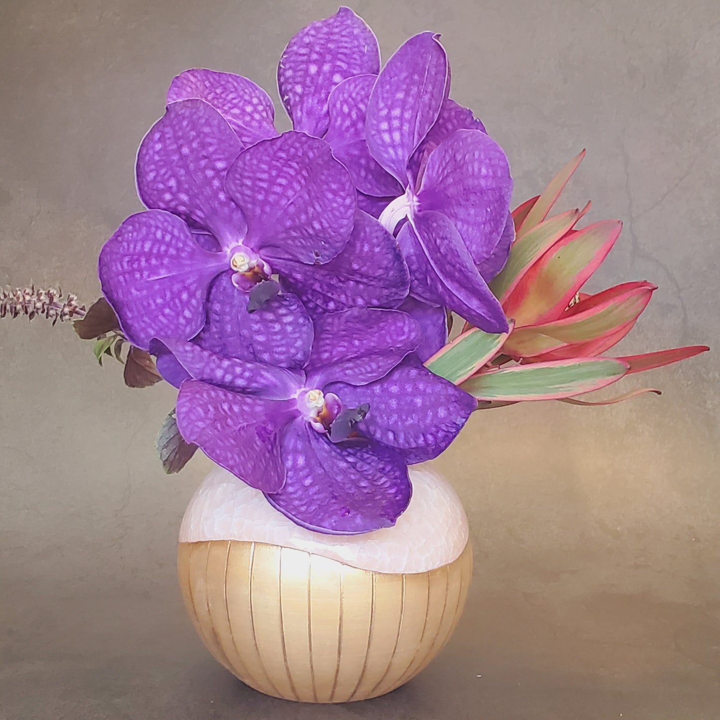 vase pink