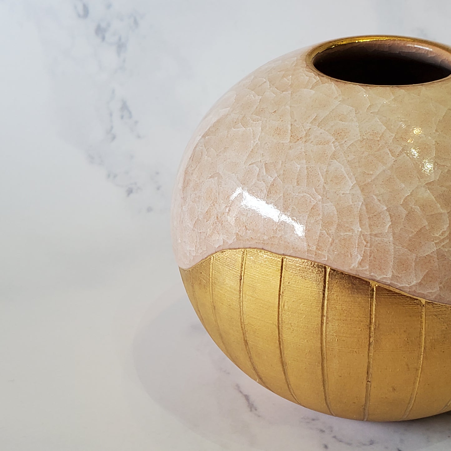 vase pink