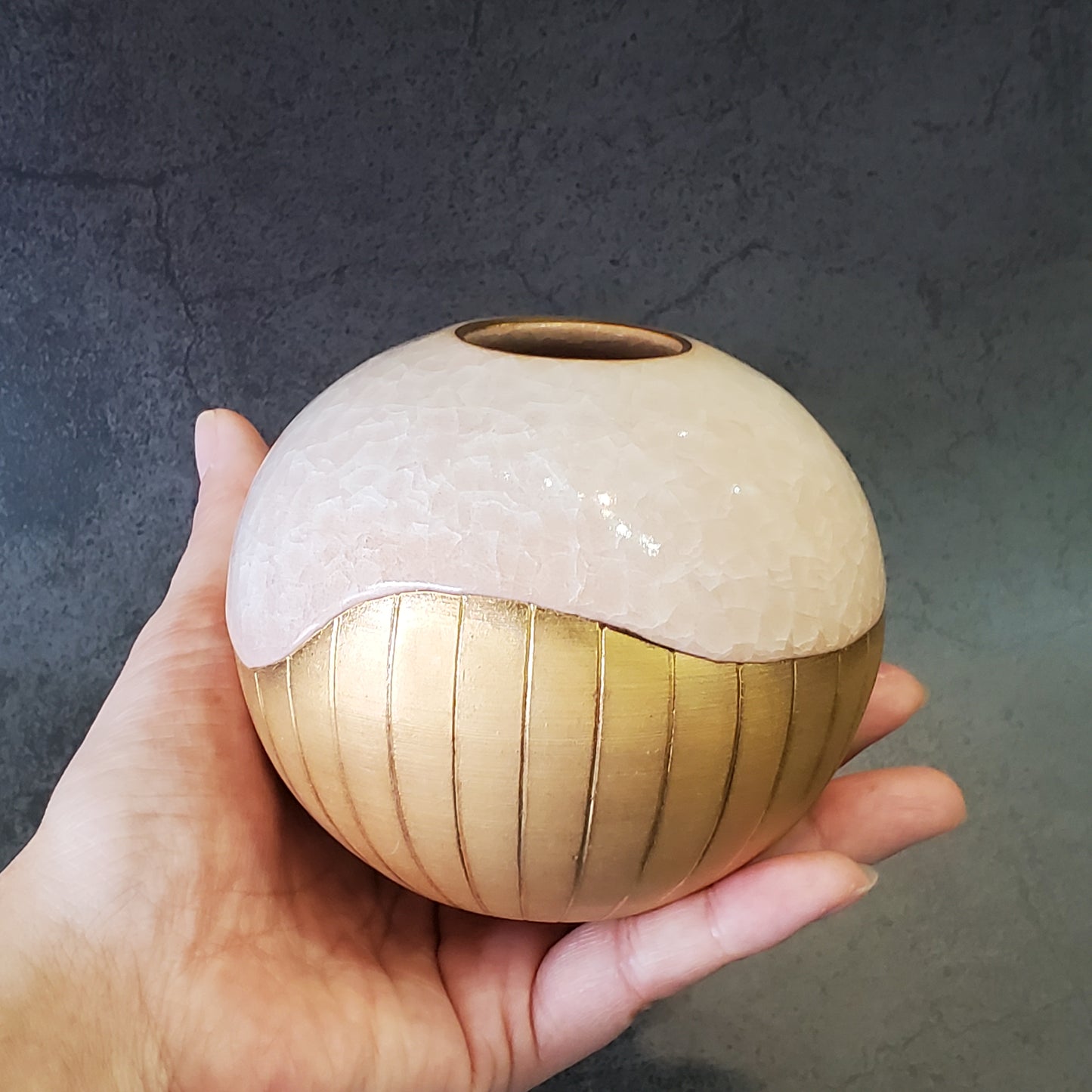 vase pink