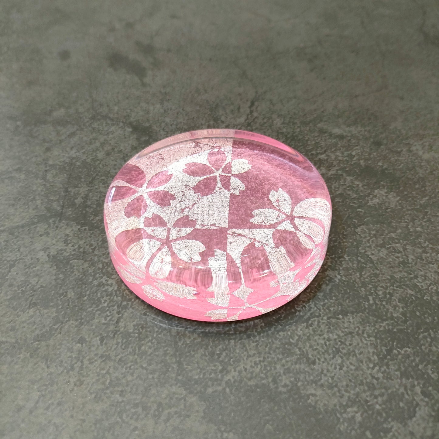 金彩ガラス ペーパーウェイト 桜 ピンク(7cm・丸形)