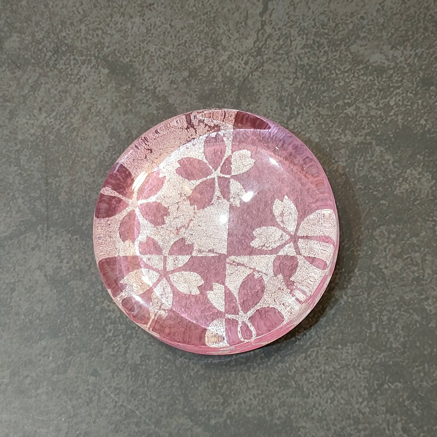 金彩ガラス ペーパーウェイト 桜 ピンク(7cm・丸形)
