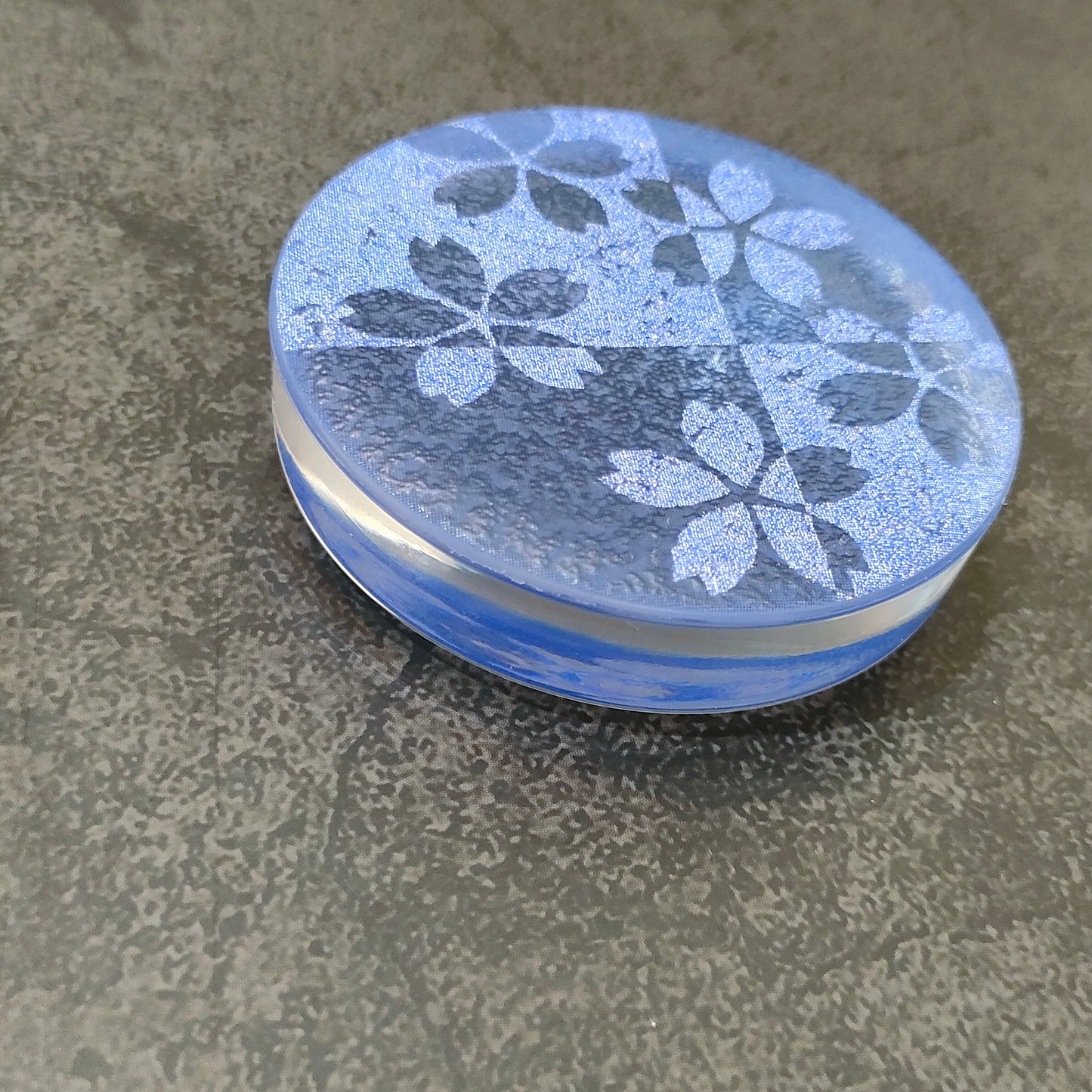 金彩ガラス ペーパーウェイト 桜 ブルー(7cm・丸形)