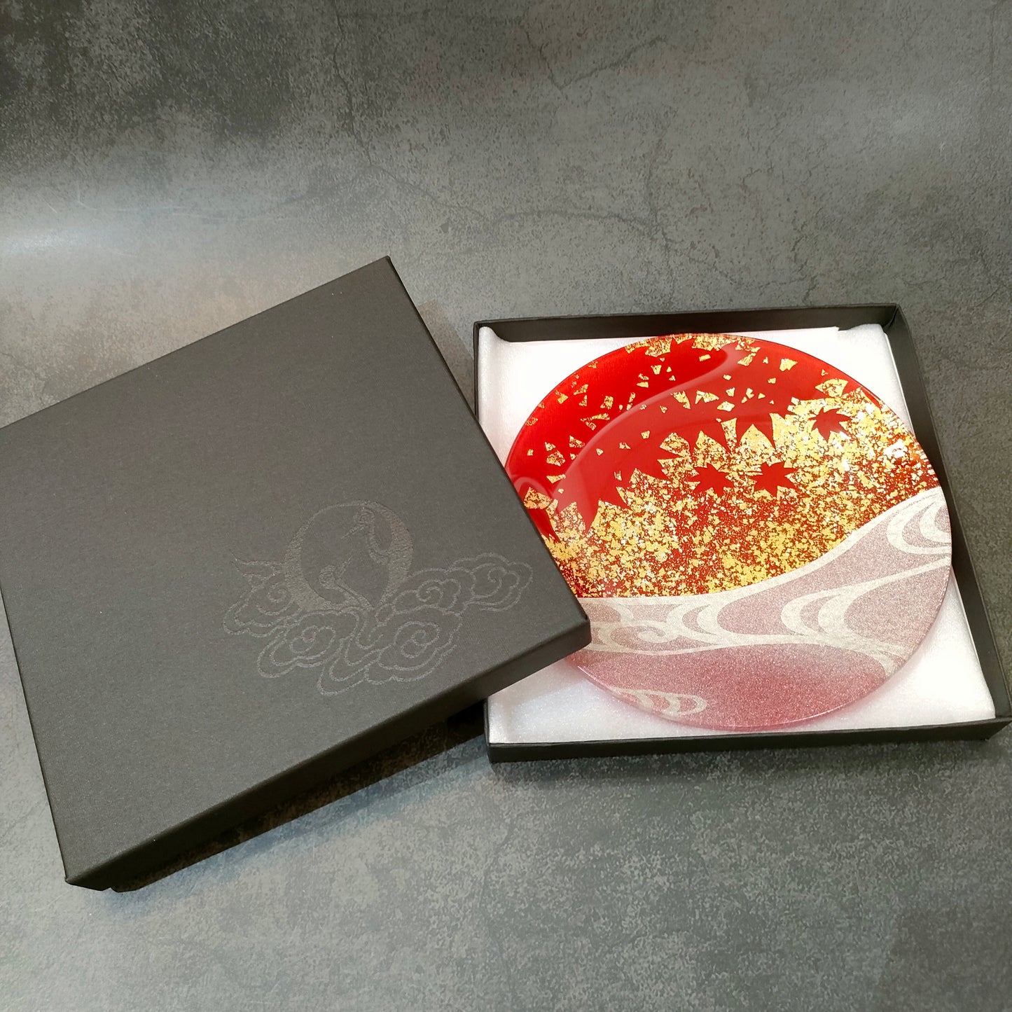 金彩ガラス皿 紅葉に流水(15cm・丸形)