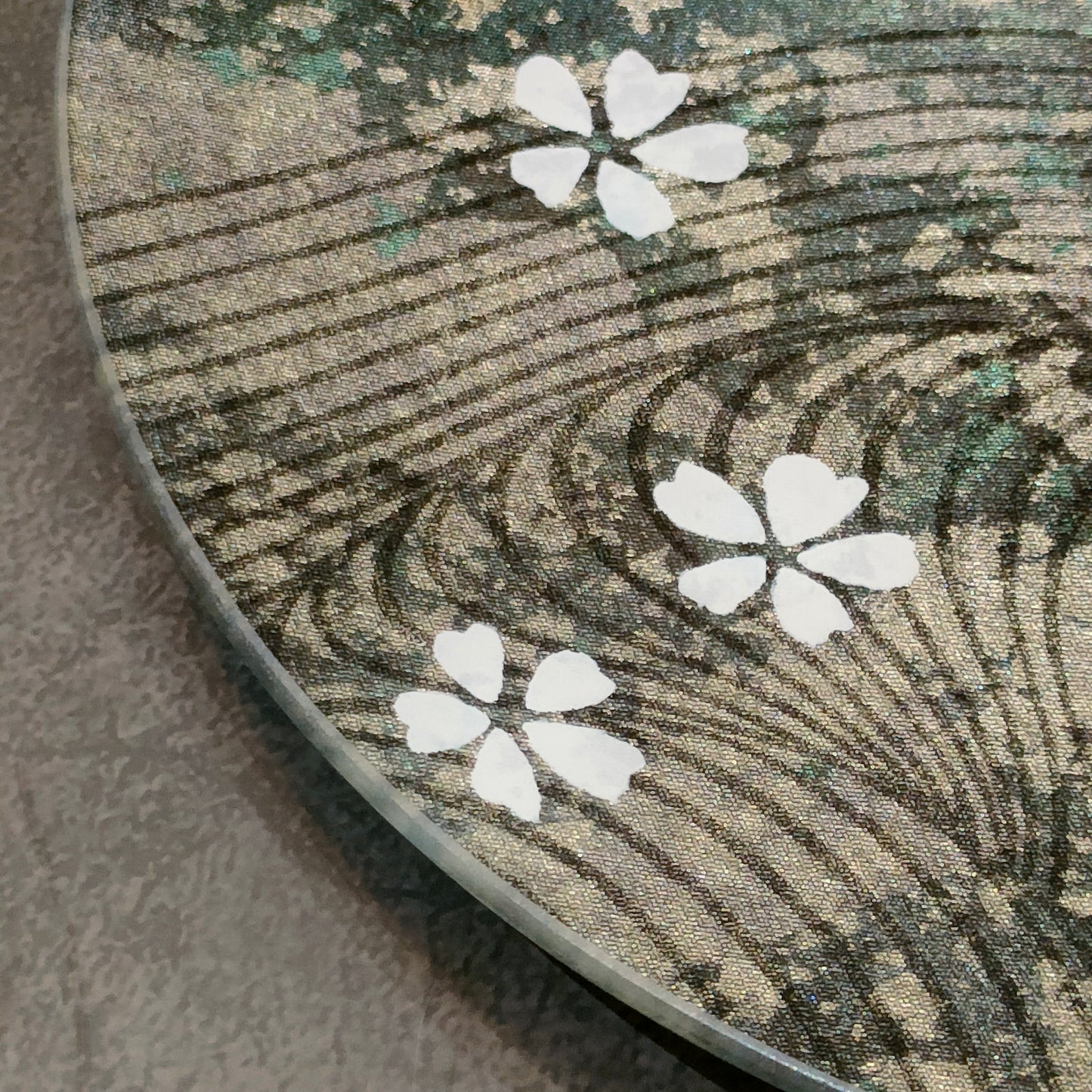 金彩ガラス皿 桜散らし(24cm・丸形)