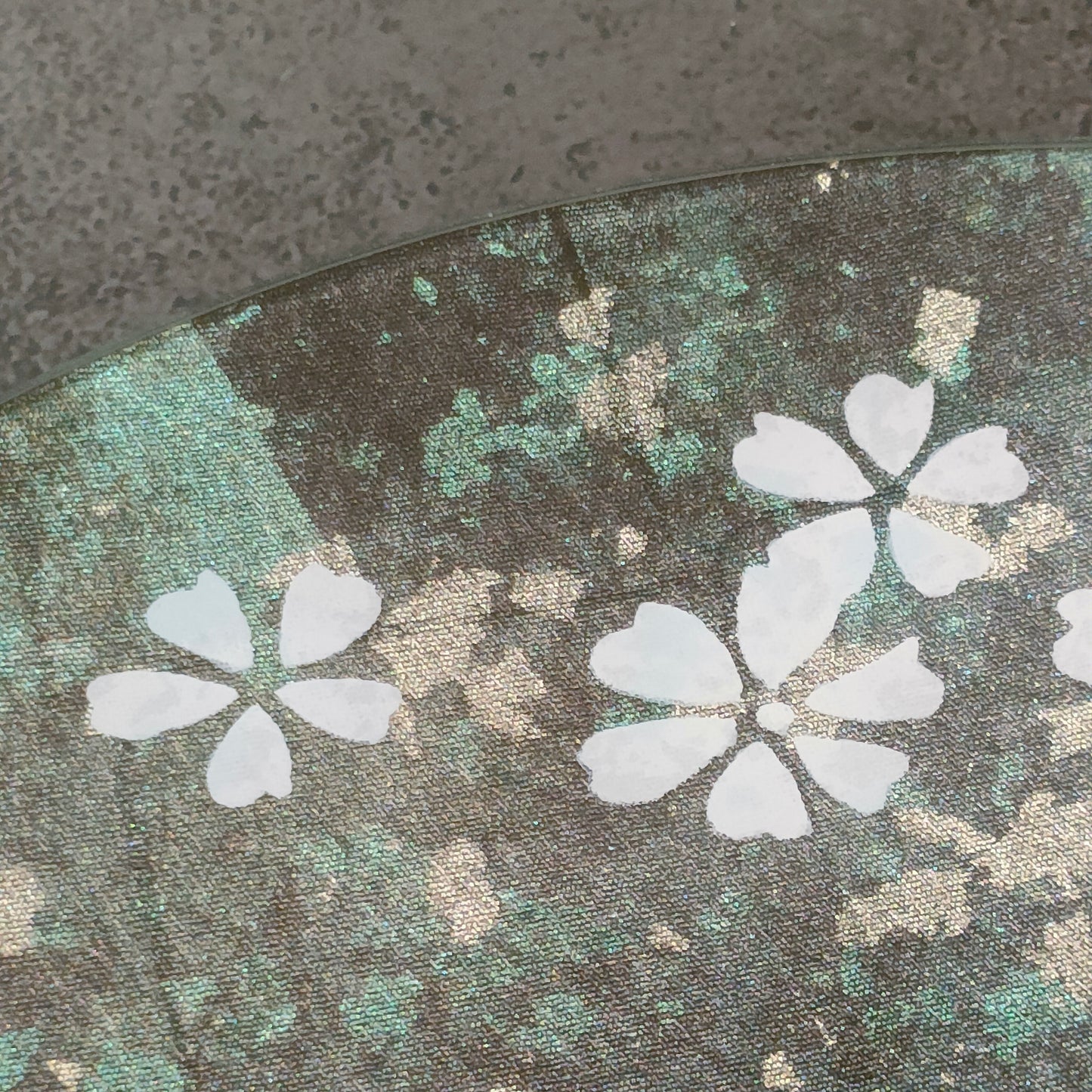 金彩ガラス皿 桜散らし(24cm・丸形)