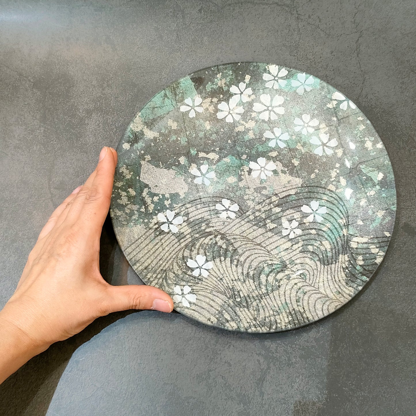 金彩ガラス皿 桜散らし(24cm・丸形)