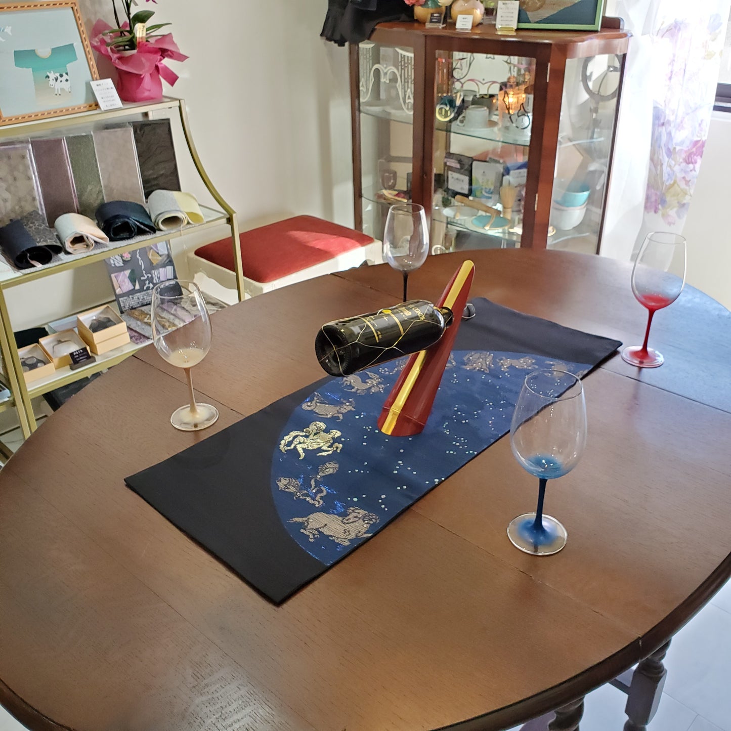 Lacquer glass "Hanahiraku" wine glass, blue