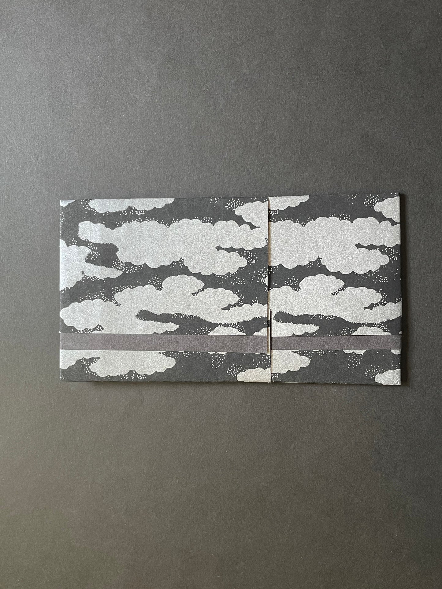 Okurifumi (9) Cloud/Black/Stripes